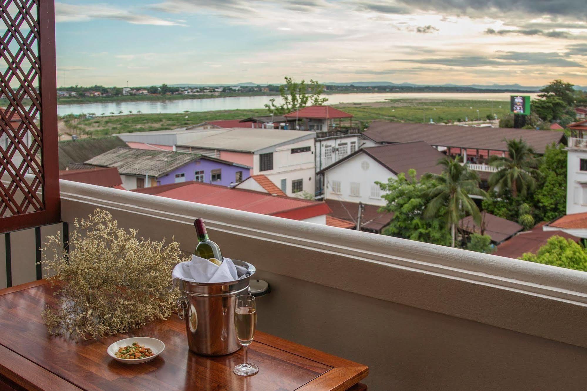 Lao Orchid Hotel Вьентьян Экстерьер фото